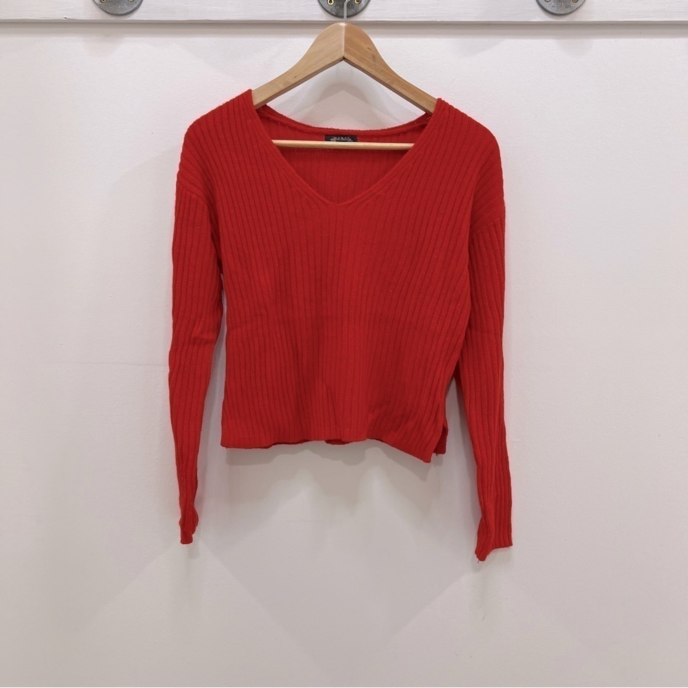 Wild Fable v neck red sweater with pretty ribbed knitting